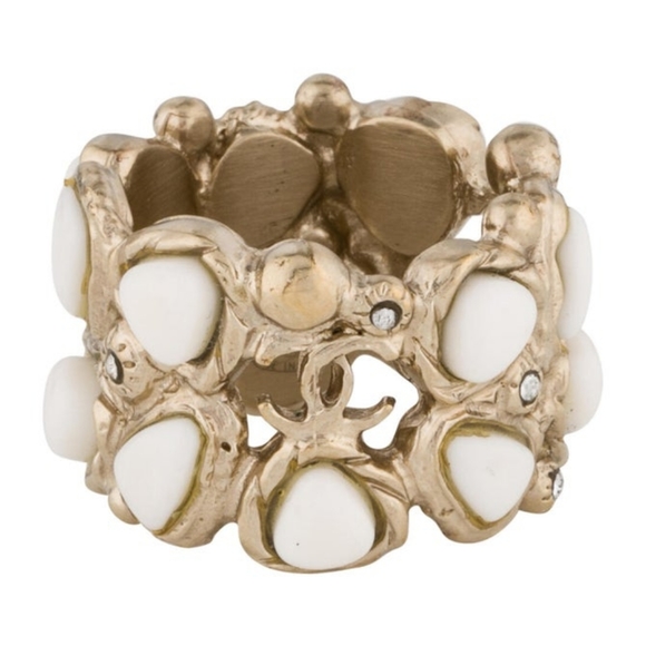 CHANEL
Resin & Strass CC Ring - Picture 1 of 4